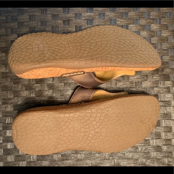 Clarks Cork Thong Flip Flop Sandal - Picture 6 of 8